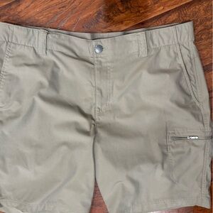 Zeroxposur cargo shorts with great stretch
